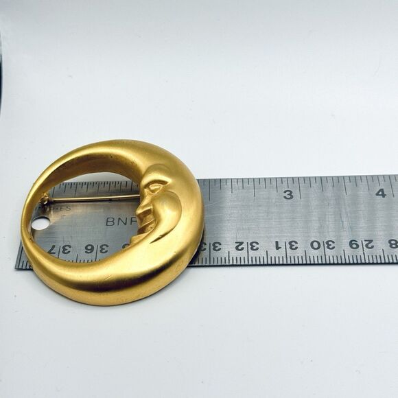 Vintage Celestial Figural Crescent Moon Face Gold Tone Brooch Pin Smooth Texture - Picture 3 of 4